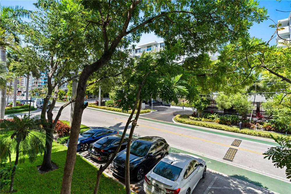 10001 W Bay Harbor Dr #202 Bay Harbor Islands, FL 33154