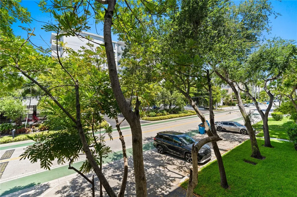 10001 W Bay Harbor Dr #202 Bay Harbor Islands, FL 33154