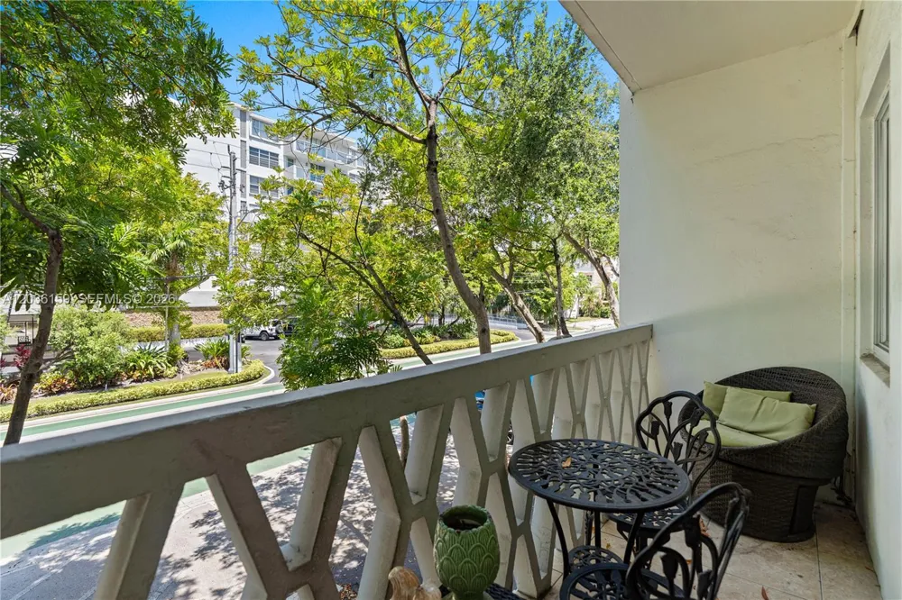 10001 W Bay Harbor Dr #202 Bay Harbor Islands, FL 33154