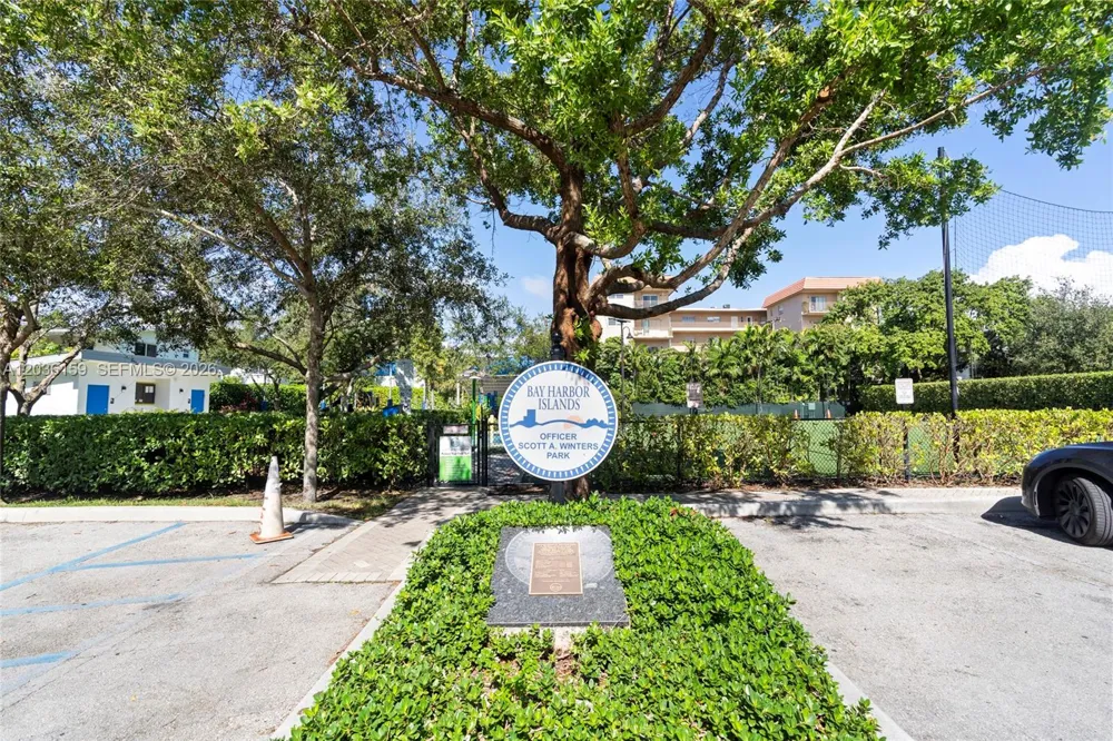 10001 W Bay Harbor Dr #202 Bay Harbor Islands, FL 33154