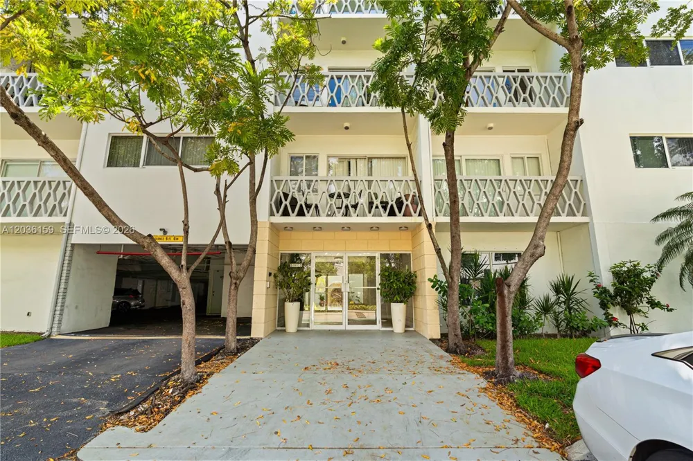 10001 W Bay Harbor Dr #202 Bay Harbor Islands, FL 33154