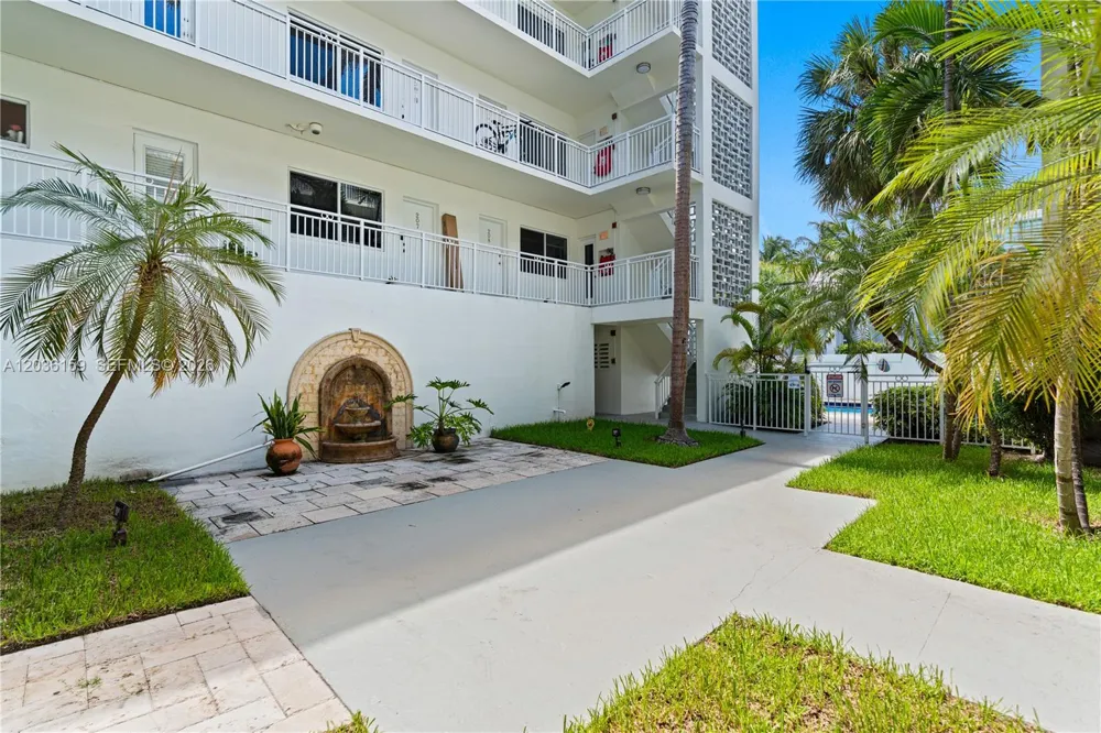 10001 W Bay Harbor Dr #202 Bay Harbor Islands, FL 33154