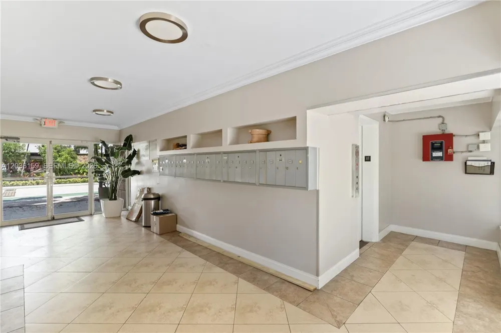 10001 W Bay Harbor Dr #202 Bay Harbor Islands, FL 33154