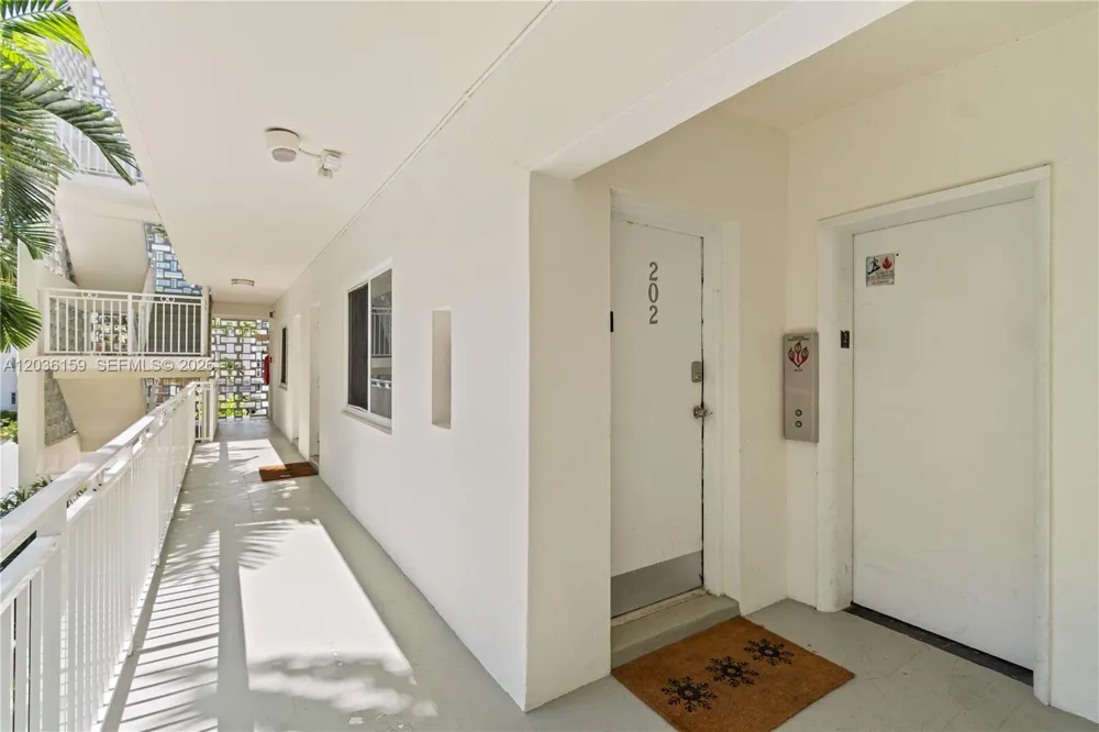 10001 W Bay Harbor Dr #202 Bay Harbor Islands, FL 33154