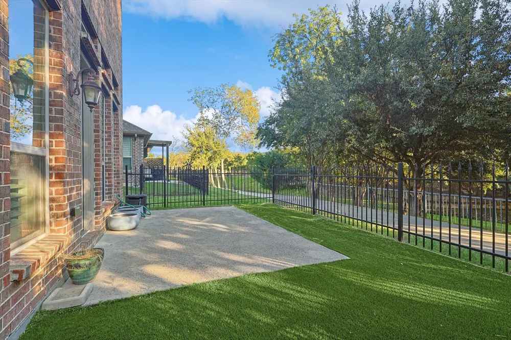 2812 Cedar Elm Drive Carrollton, TX 75010