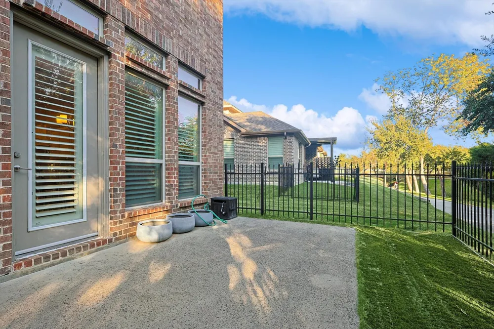 2812 Cedar Elm Drive Carrollton, TX 75010