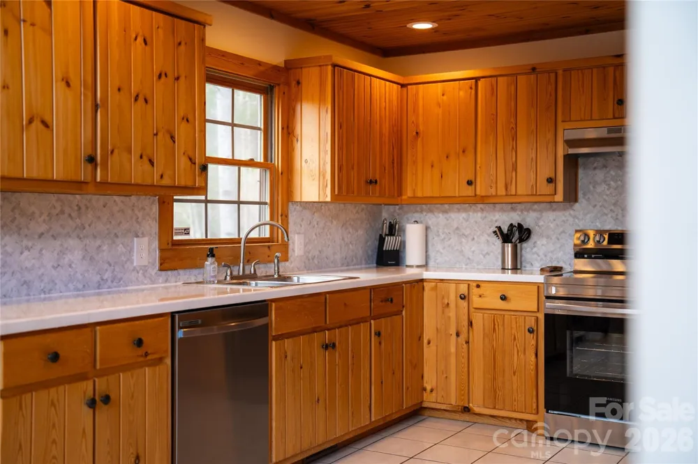6006 Waterfalls Road Lenoir, NC 28645