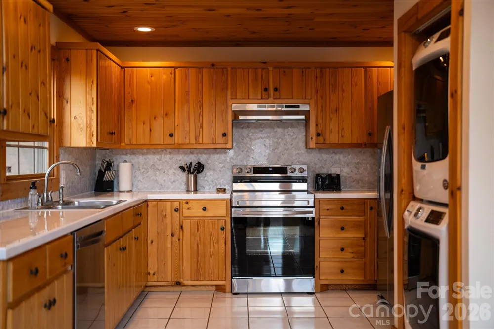 6006 Waterfalls Road Lenoir, NC 28645