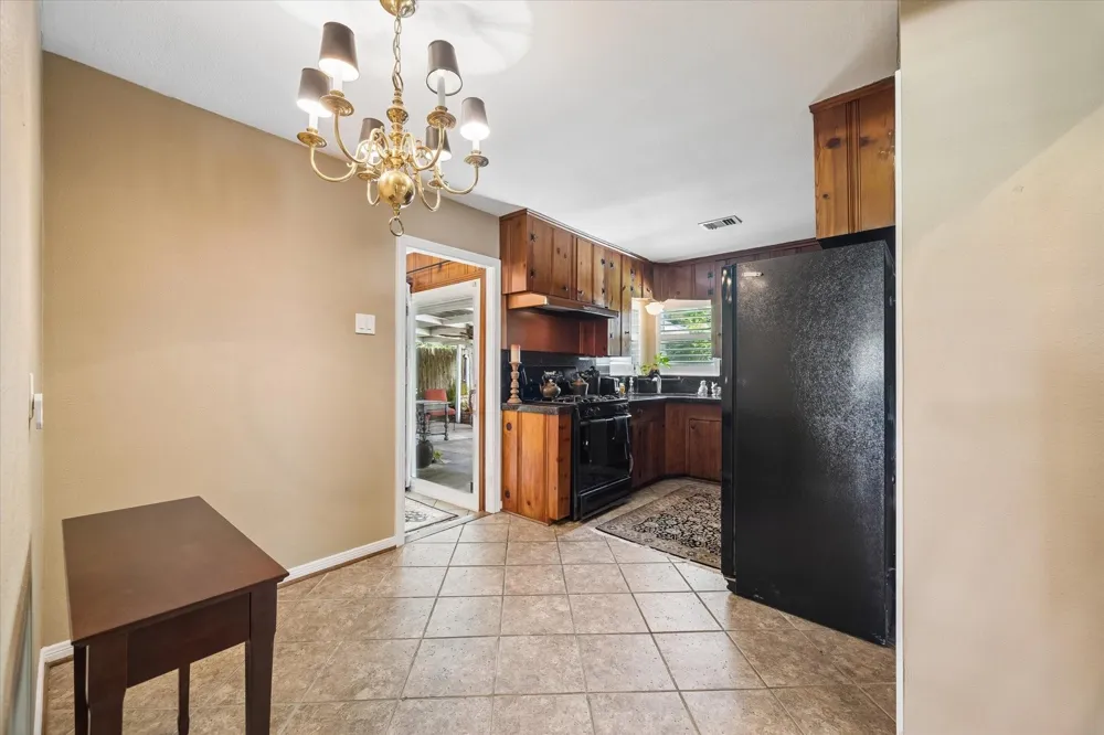4712 Glenmont Street Bellaire, TX 77401