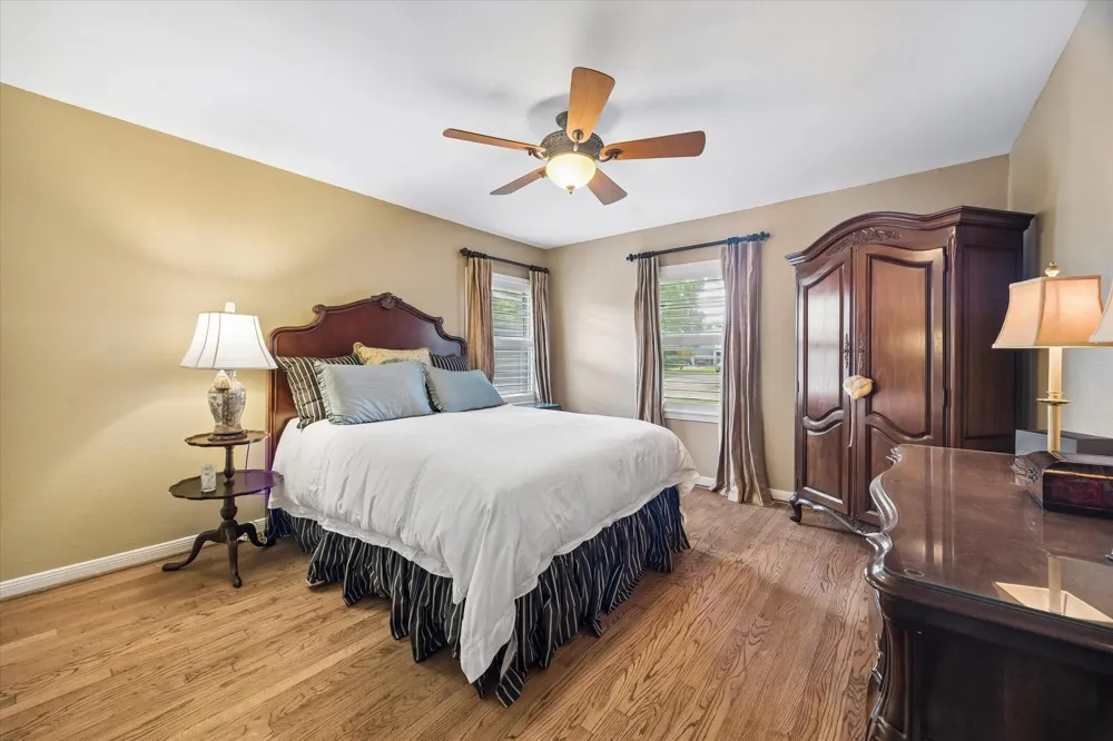 4712 Glenmont Street Bellaire, TX 77401