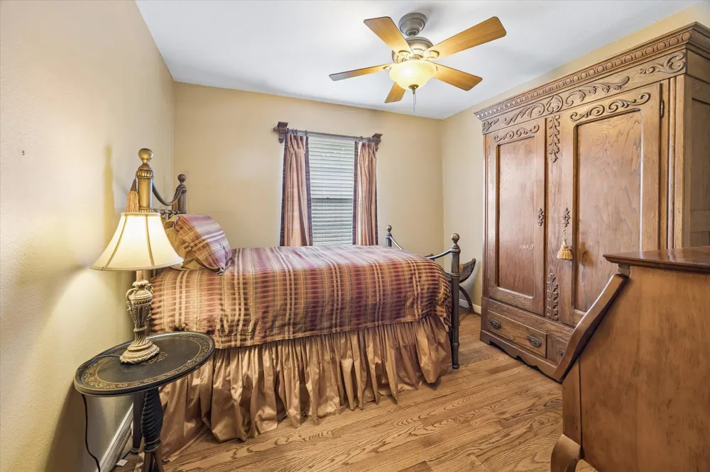 4712 Glenmont Street Bellaire, TX 77401