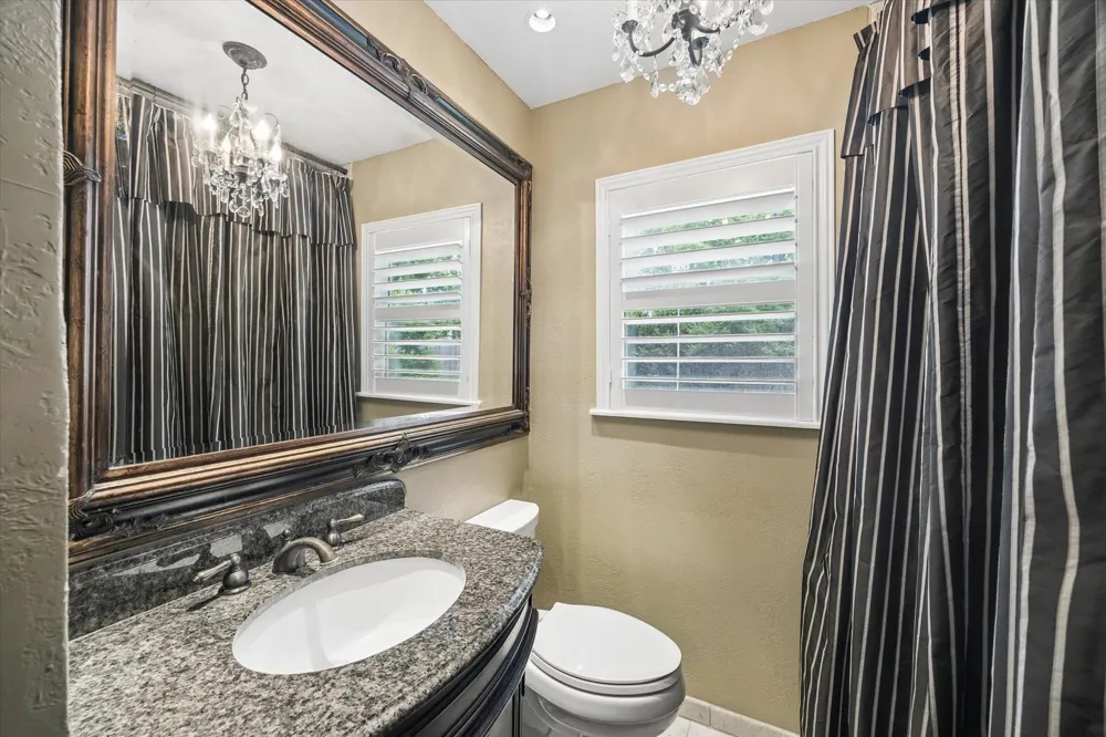 4712 Glenmont Street Bellaire, TX 77401