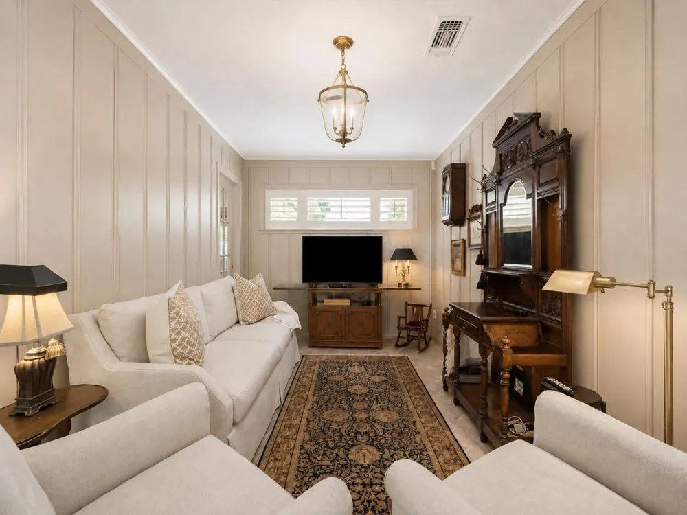 4712 Glenmont Street Bellaire, TX 77401