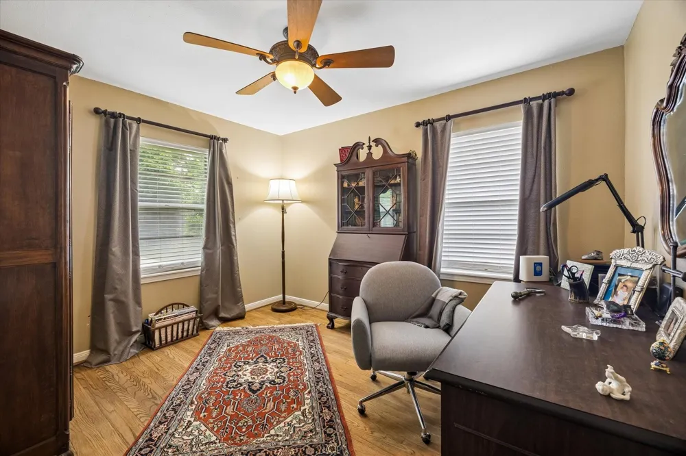 4712 Glenmont Street Bellaire, TX 77401