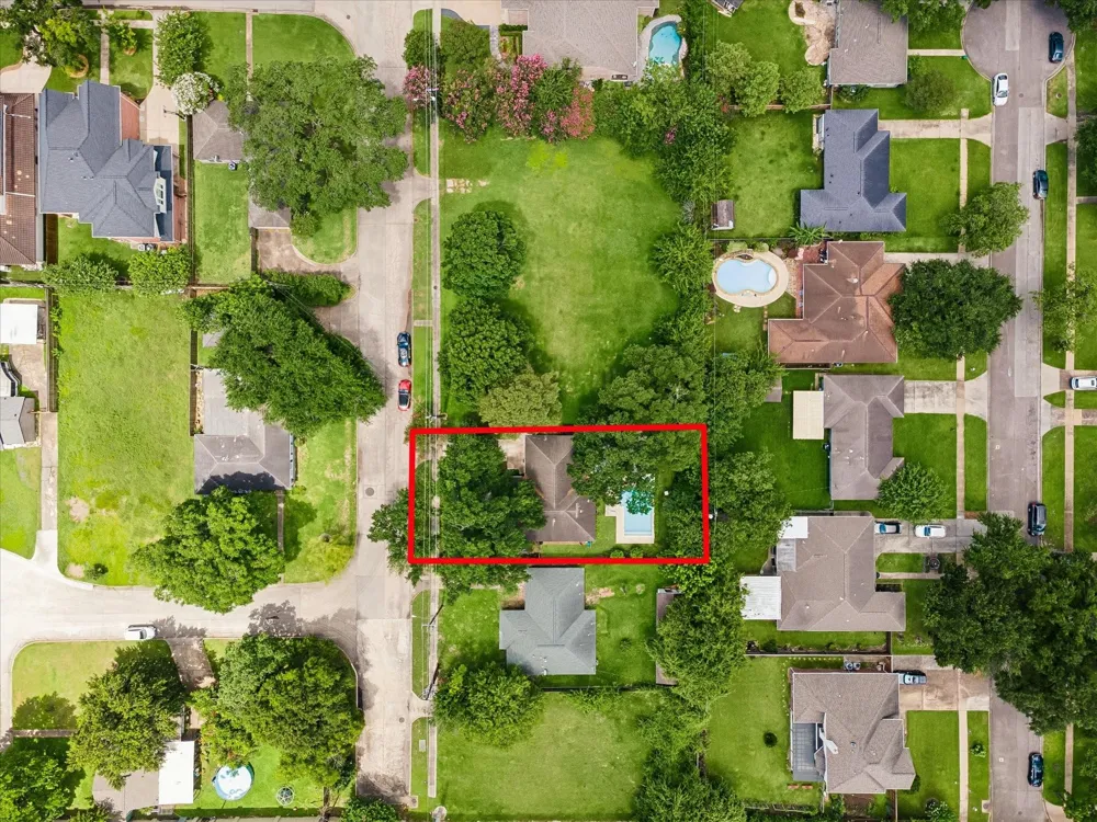 4712 Glenmont Street Bellaire, TX 77401