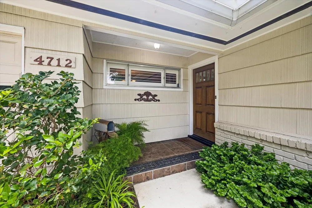 4712 Glenmont Street Bellaire, TX 77401