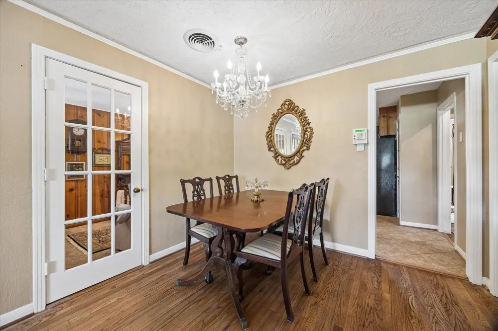 4712 Glenmont Street Bellaire, TX 77401