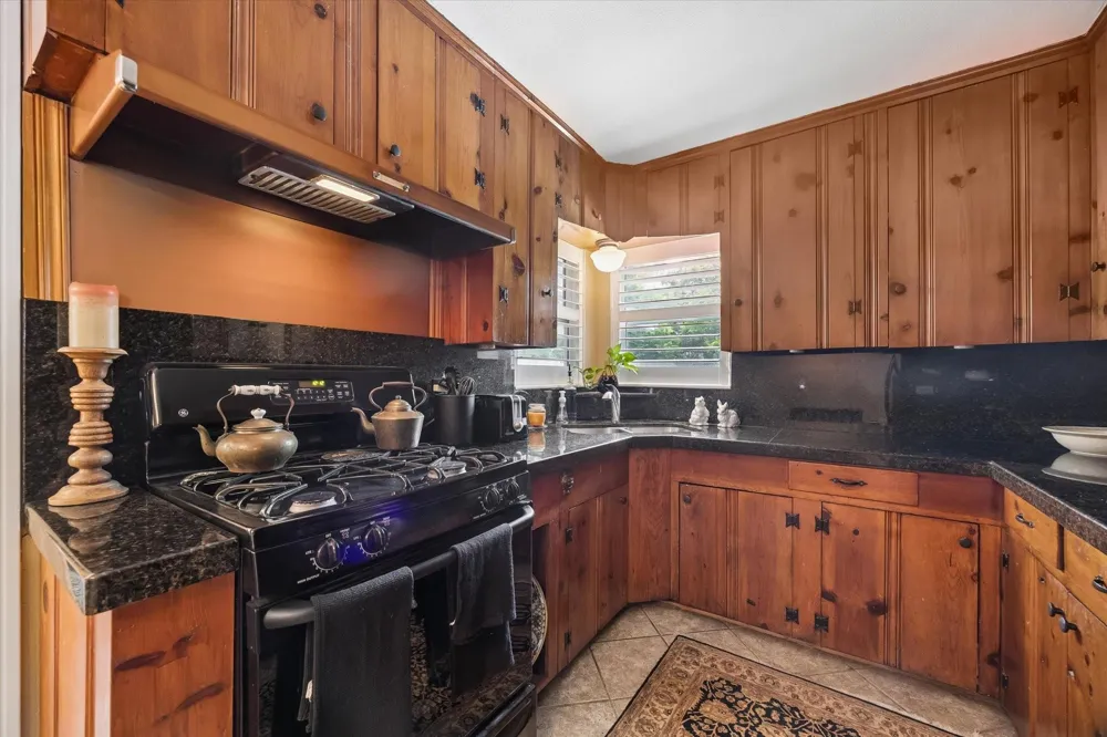 4712 Glenmont Street Bellaire, TX 77401