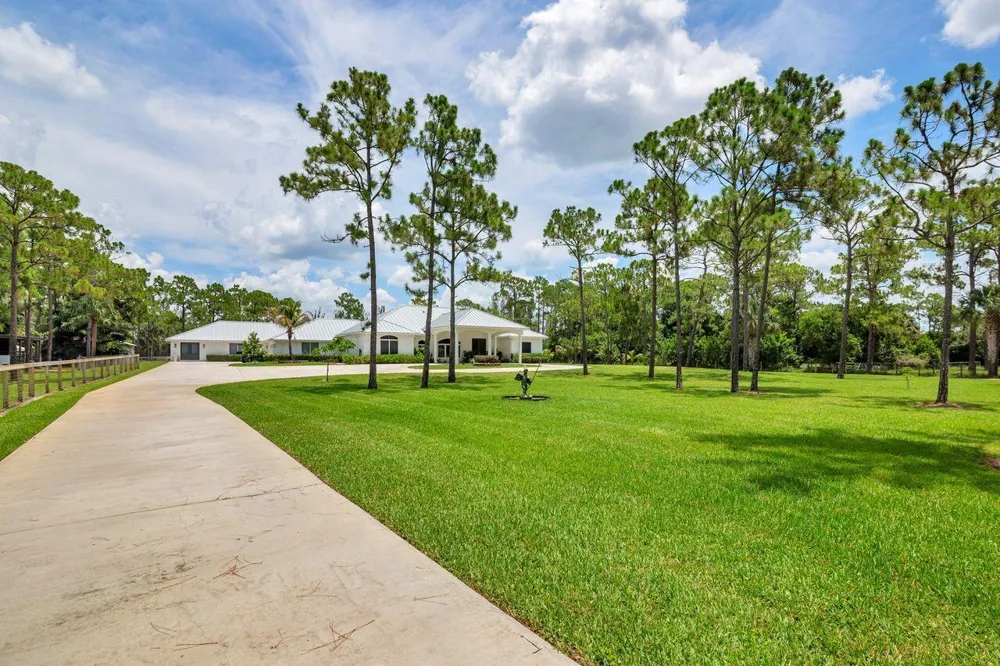 14819 Broken Arrow Place Palm Beach Gardens, FL 33418