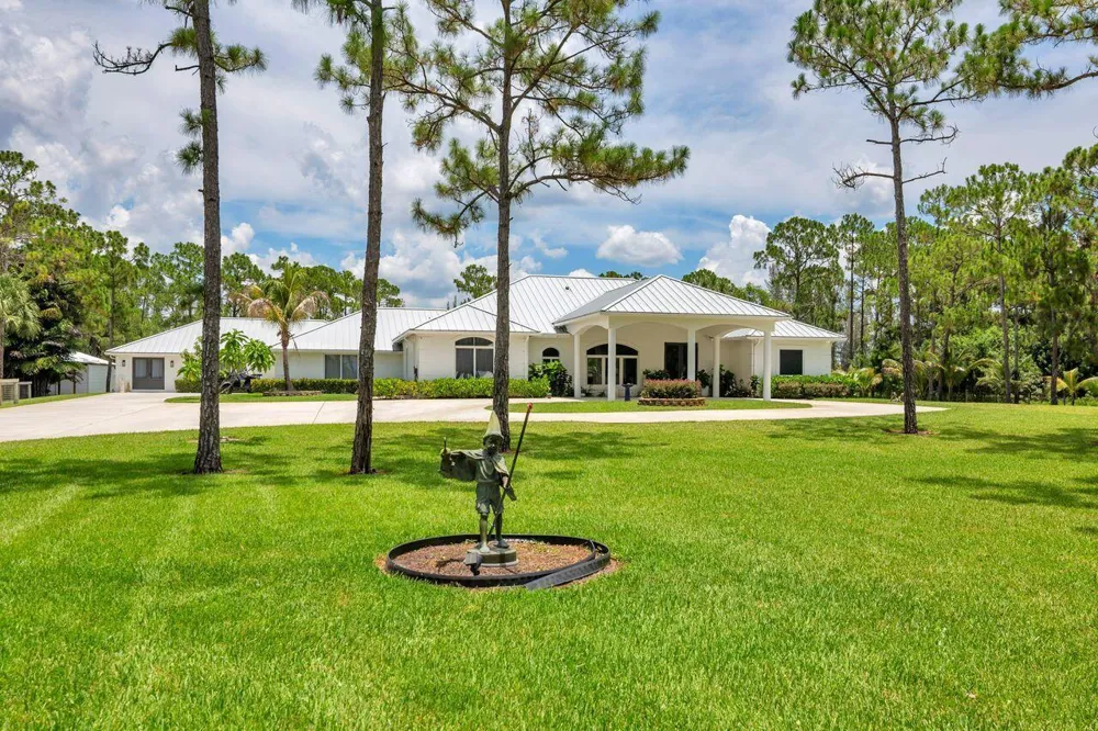 14819 Broken Arrow Place Palm Beach Gardens, FL 33418