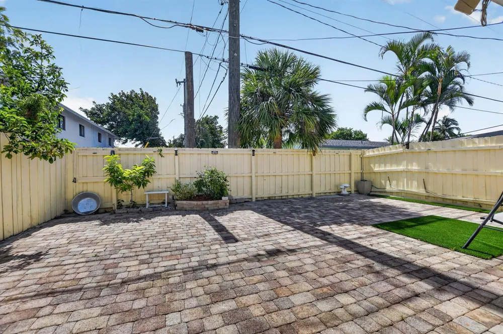 4460 NE 5th Avenue Boca Raton, FL 33431