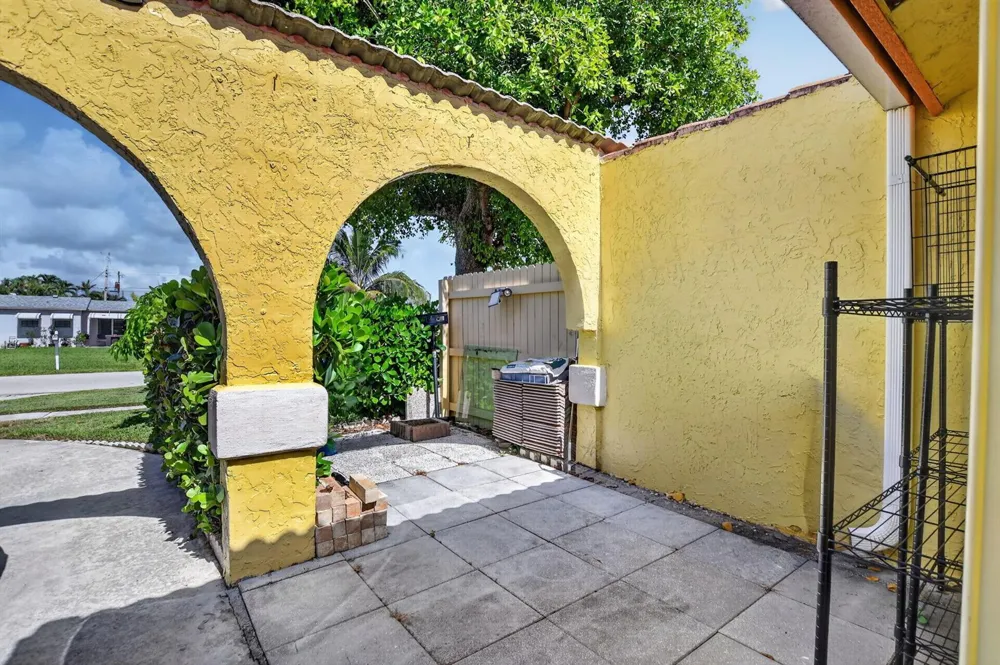 4460 NE 5th Avenue Boca Raton, FL 33431