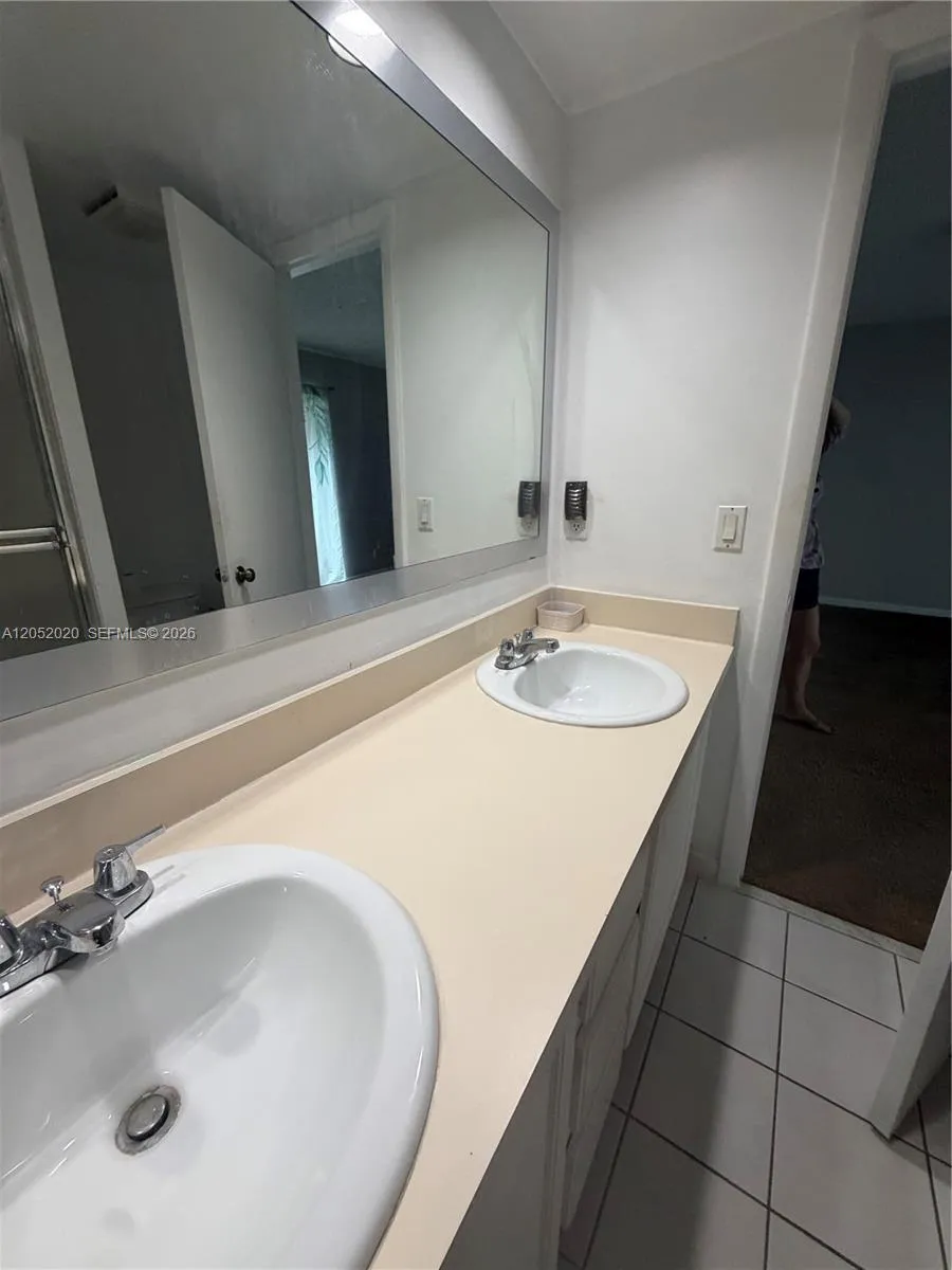 2563 CAMELOT #2563 Cooper City, FL 33026