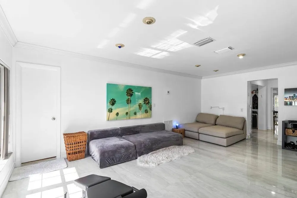 19885 NE 22nd Avenue Miami, FL 33180