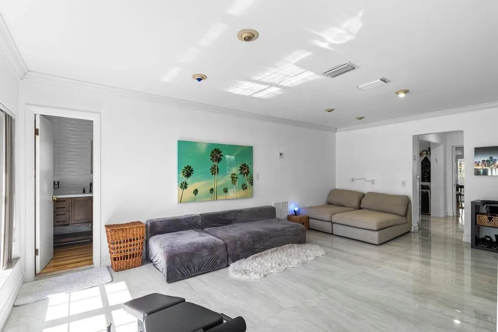 19885 NE 22nd Avenue Miami, FL 33180