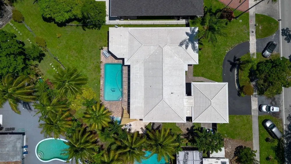 19885 NE 22nd Avenue Miami, FL 33180