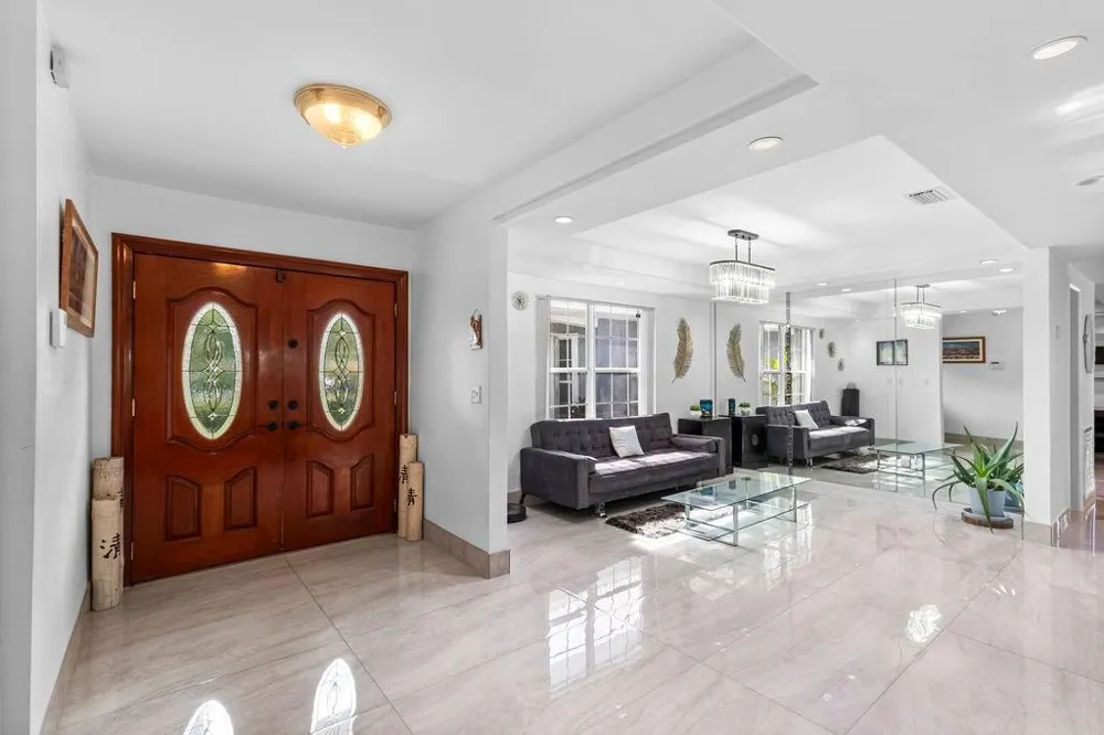 19885 NE 22nd Avenue Miami, FL 33180