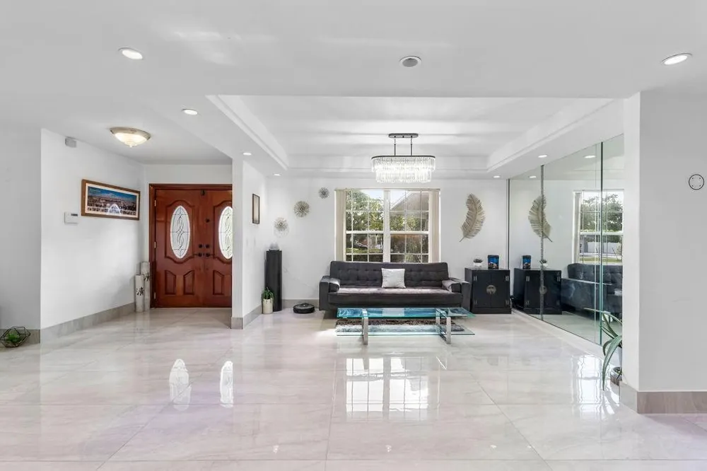 19885 NE 22nd Avenue Miami, FL 33180