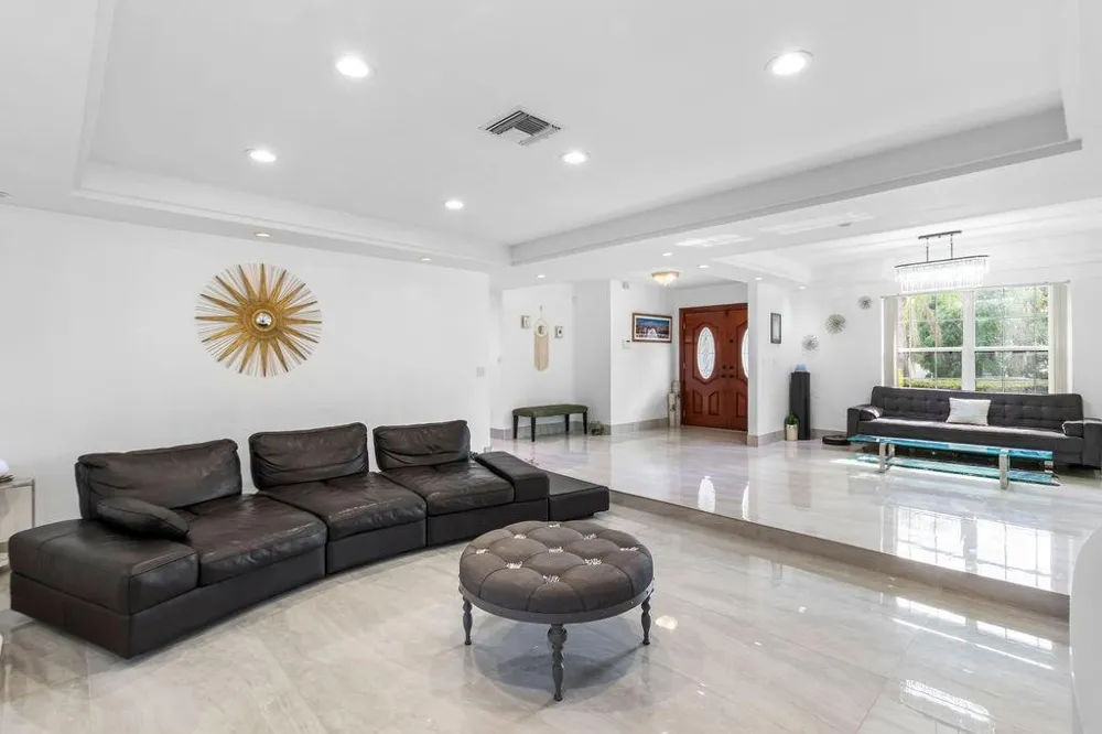 19885 NE 22nd Avenue Miami, FL 33180