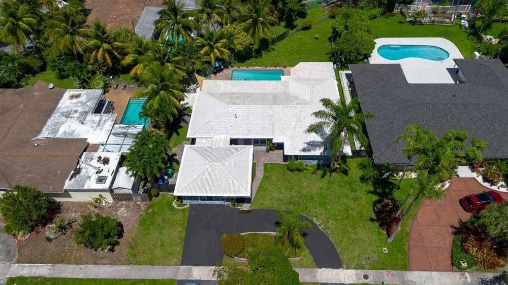 19885 NE 22nd Avenue Miami, FL 33180