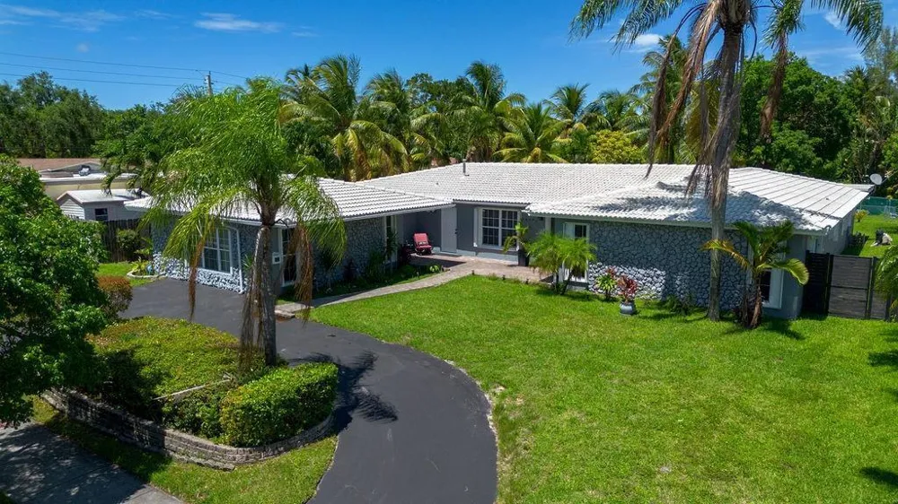 19885 NE 22nd Avenue Miami, FL 33180