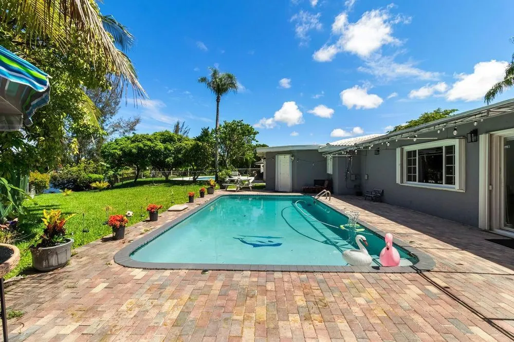 19885 NE 22nd Avenue Miami, FL 33180