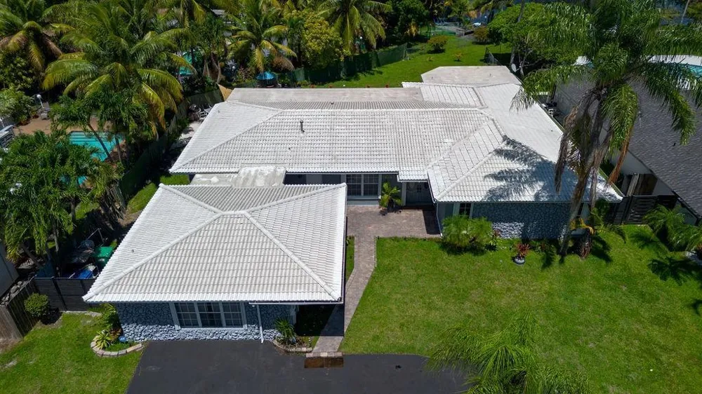 19885 NE 22nd Avenue Miami, FL 33180
