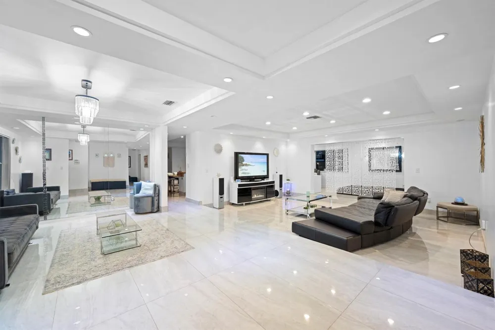 19885 NE 22nd Avenue Miami, FL 33180