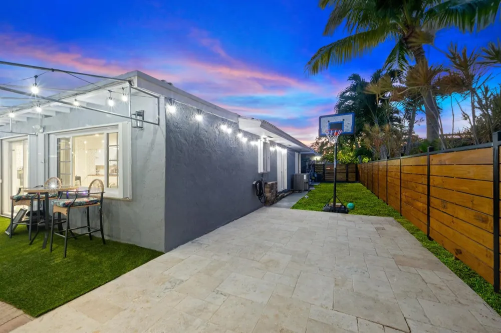 19885 NE 22nd Avenue Miami, FL 33180