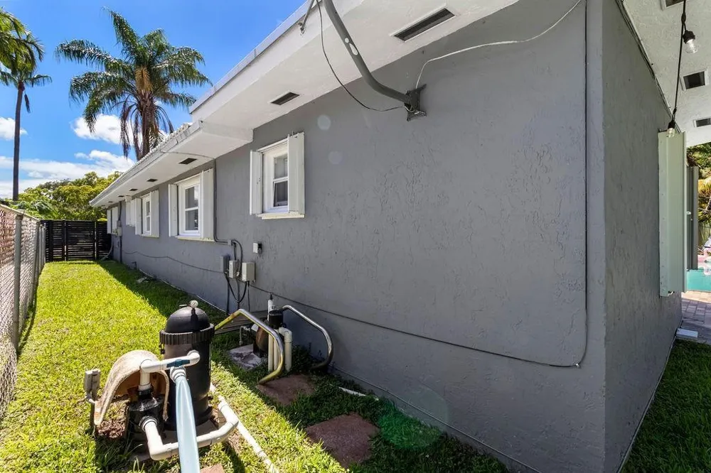 19885 NE 22nd Avenue Miami, FL 33180