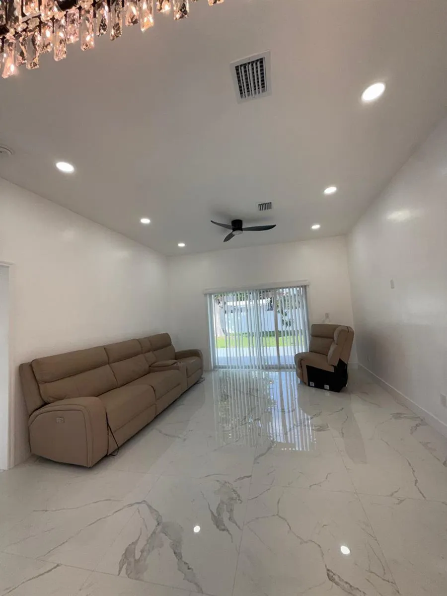 6319 Southgate Boulevard Margate, FL 33068