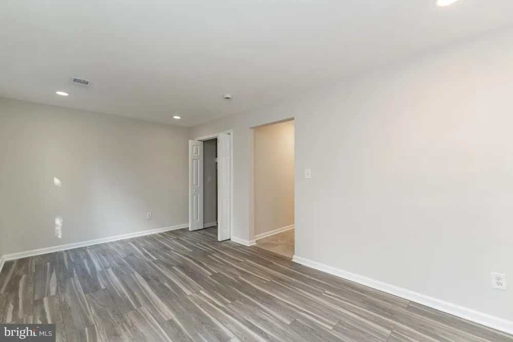 2442 SOUTHGATE SQUARE Reston, VA 20191