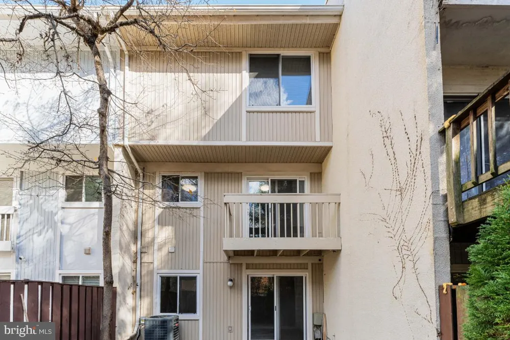 2442 SOUTHGATE SQUARE Reston, VA 20191