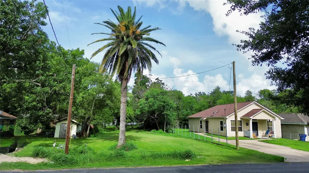 118 28th Street Texas City, TX 77590