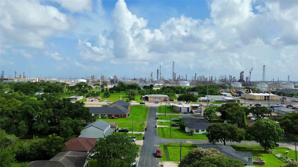 118 28th Street Texas City, TX 77590