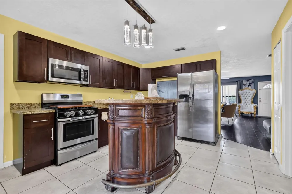 5639 Ithaca Circle E Lake Worth, FL 33463