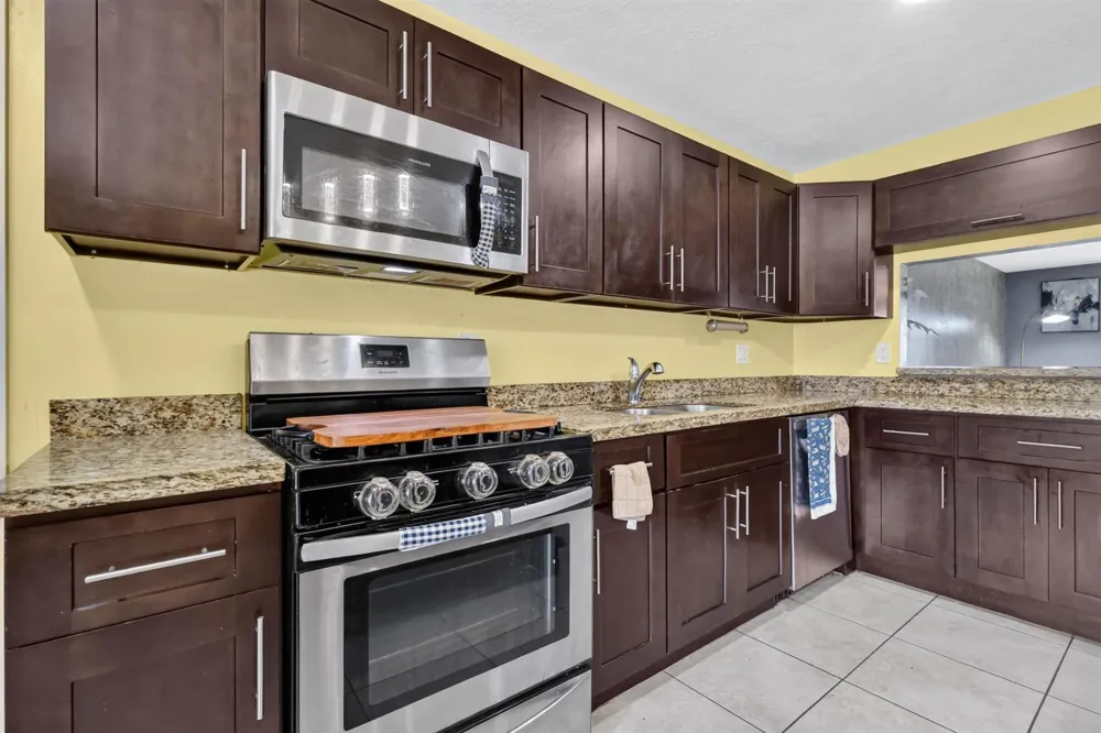 5639 Ithaca Circle E Lake Worth, FL 33463