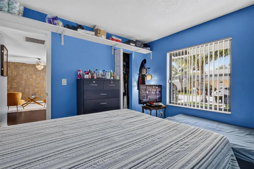 5639 Ithaca Circle E Lake Worth, FL 33463