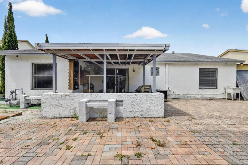 5639 Ithaca Circle E Lake Worth, FL 33463