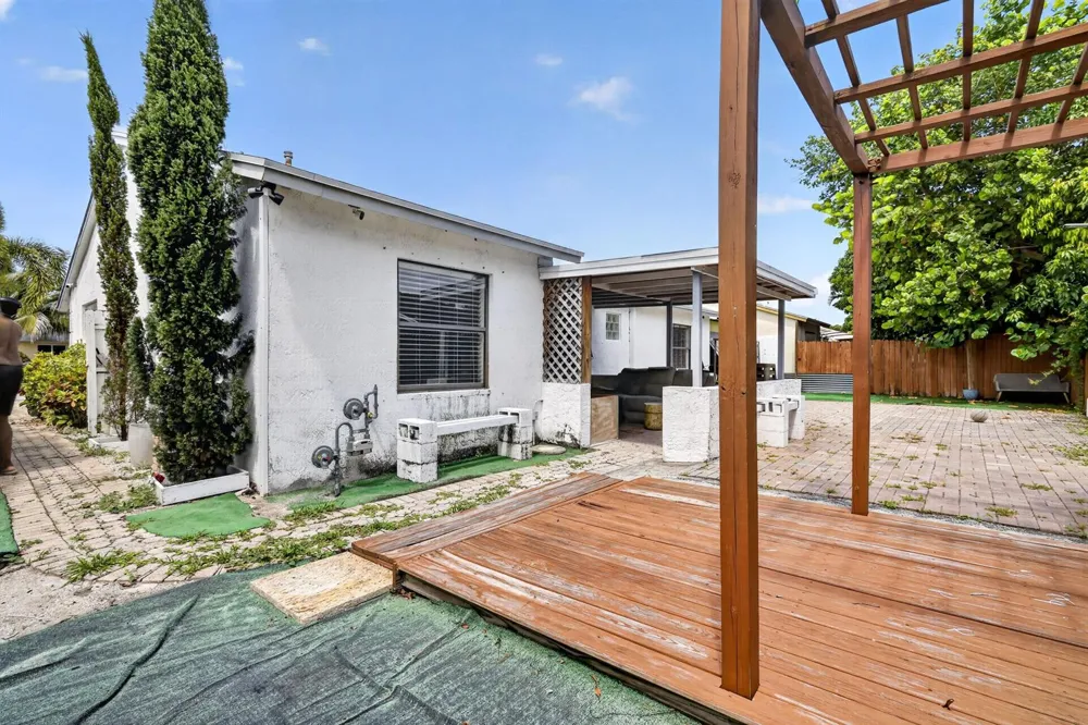 5639 Ithaca Circle E Lake Worth, FL 33463